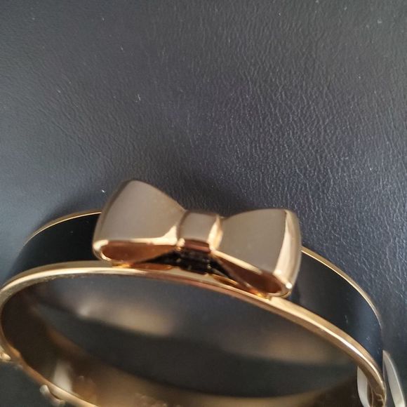 Black and Gold Bow Bracelet - Picture 11 of 11